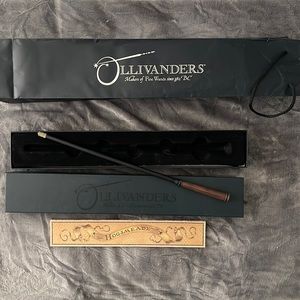 Harry Potter: Authentic Ollivander’s Interactive Wand Hawthorn Wand